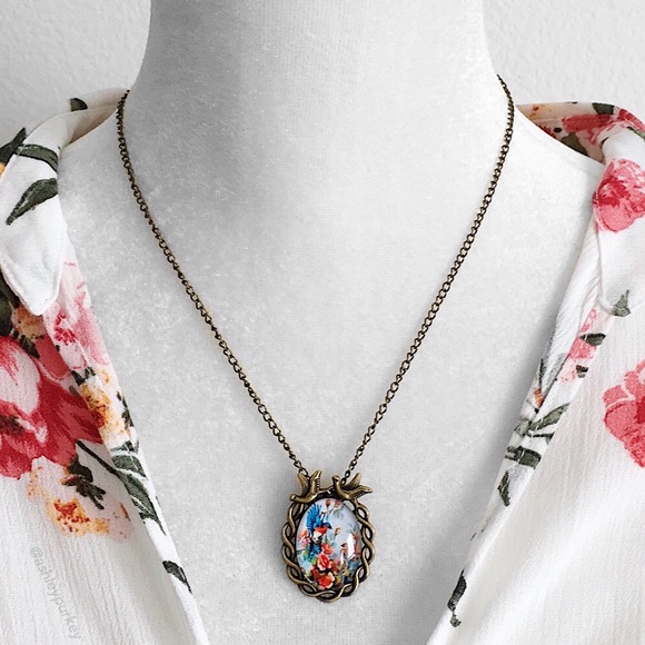 ✨2 for $5✨ vintage floral bird bronze necklace - Picture 1 of 3